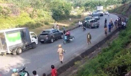 Vụ bắt 2 kẻ buôn ma tuý: Cảnh sát bắn nhiều phát súng làm thủng xe bán tải