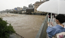 Nhật Bản sơ tán hàng trăm nghìn người vì mưa lũ lịch sử