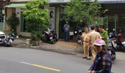 Lái ô tô tông trúng phóng viên đang tác nghiệp ở TP.HCM, tài xế còn liên tục đấm đá nạn nhân