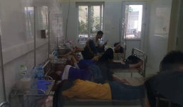 Hà Nội: Bệnh viện quá tải vì hàng trăm học viên đau bụng nhập viện