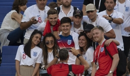 Cầu thủ Anh được bạn gái “thưởng nóng” khi đoạn vé vào bán kết