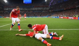 Ngẩng đầu rời World Cup trên chấm 11m, họ có thể dõng dạc 'Tôi, cầu thủ Nga'