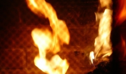 Đột nhập vào nhà người yêu, phóng hoả đốt nhân tình rồi tự thiêu