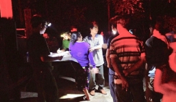 Trời bất ngờ đổ mưa lớn, 2 học sinh đang đứng trên bờ ngã xuống kênh chết đuối