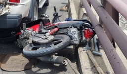 Chạy xe máy về quê, hai mẹ con bị xe tải tông chết thảm, tài xế bỏ chạy khỏi hiện trường