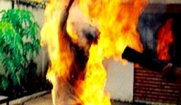 Bị chia tay, gã đàn ông máu lạnh tẩm xăng đốt 2 mẹ con nhân tình để cùng chết