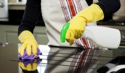 Cô gái bất ngờ tử vong sau khi lau dọn bếp