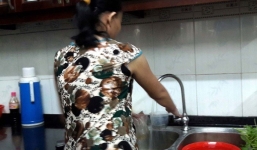 Mẹ bầu đau đầu vì ôsin ngày ngủ trưa 4 tiếng, chỉ nấu 1 bữa cơm, tháng nhận lương 7 triệu mà còn than mệt