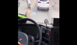 Công an thông tin về clip xe cứu hoả hú còi liên tục nhưng không được nhường