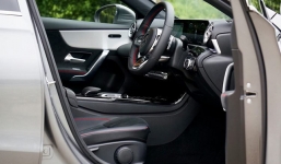 Hy hữu: Cãi nhau với vợ, nhảy khỏi ô tô và kiện vợ lái xe bất cẩn