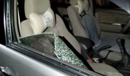 Dừng xe bên đường khi vừa rút tiền từ ngân hàng, đại gia bị trộm đập kính lấy gần 3 tỉ đồng