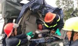 3 ô tô đâm nhau bẹp dúm trên quốc lộ, 3 người thương vong