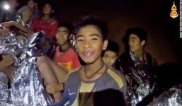 Thợ mỏ mắc kẹt 69 ngày tại Chile khuyên các cầu thủ nhí Thái Lan tránh xa cám dỗ tiền bạc