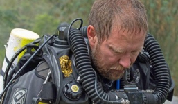 Vừa xuất sắc giải cứu đội bóng nhí Thái Lan, 'vị anh hùng' người Australia nhận hung tin