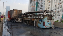 TNGT nghiêm trọng: Xe khách và container bốc cháy dữ dội, người phụ nữ tử vong