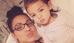 Trẻ trung như gái đôi mươi, bà ngoại có con cháu đề huề thường xuyên đau đầu vì liên tục bị trai trẻ cưa cẩm