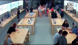 Clip: Băng cướp táo tợn lấy đi số lượng iPhone và MacBook trị giá 27.000 USD trong chớp mắt