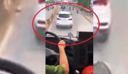 TP. HCM: Mời tài xế cản đường xe cứu hỏa suốt 4 km lên làm việc