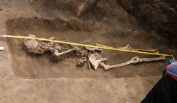 Phát hiện bộ xương 'phù thủy' bị chôn vùi từ 1.600 năm trước