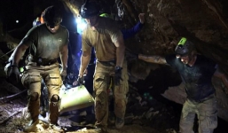 Khoảnh khắc đặc biệt: Các em không cần làm gì cả, chỉ cần thở, ngủ và sẽ được mang ra