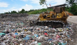 Tỉnh Quảng Ngãi yêu cầu xử lý cấp tốc hơn 2000 tấn rác ngập thành phố