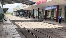 Sự cố hy hữu tại ga Nha Trang: Hai tàu suýt đâm nhau khi vào cùng 1 đường ray