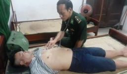 Tàu cá chở 9 ngư dân Quảng Nam bị sóng đánh chìm