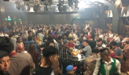 Đột kích khách sạn ở quận 5, phát hiện nhiều tiếp viên mặc hở hang, gần 200 dân chơi nghi phê ma tuý