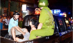 Kẻ đâm cô gái cướp balô trong đêm ở Sài Gòn bị bắt tại trận khi chưa kịp bỏ chạy