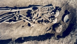 Cặp hài cốt chết trong tư thế kỳ lạ chưa từng thấy và sự thật bất ngờ cách đây 3.000 năm