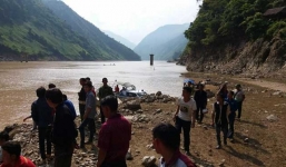 'Người hùng' kể lại 2 tiếng sinh tử cứu 7 nạn nhân bị lật thuyền trên sông Đà