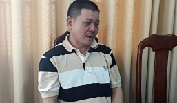 Trinh sát hình sự hóa trang thành người phun thuốc diệt muỗi, bắt kẻ buôn ma tuý trốn truy nã