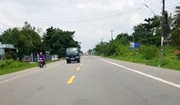 Truy tìm nhóm người dùng súng cướp ô tô của công an ở Sóc Trăng