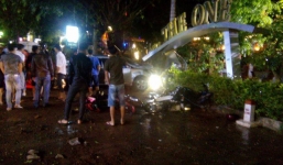 'Xế hộp' lao vào quán cà phê, 2 nữ sinh vừa tốt nghiệp lớp 12 tử vong, nhiều khách chờ xem chung kết World Cup bị thương