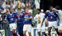 Pháp vô địch World Cup 2018, HLV Deschamps lập nên kỳ tích