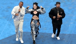 Lahm 'đá cặp' với siêu mẫu nhưng Ronaldinho mới gây chú ý nhất lễ bế mạc World Cup 2018