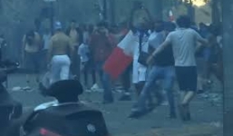Pháp vừa vô địch, cổ động viên đã choảng nhau với cảnh sát ngay giữa Paris
