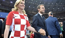 Cử chỉ thân mật của Tổng thống Pháp và Tổng thống Croatia gây sốt mạng xã hội quốc tế