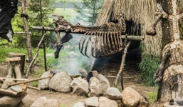 Trên Trái đất vẫn còn các bộ tộc chưa 'thoát' khỏi kỳ đồ đá, và bạn biết họ sống thế nào không?