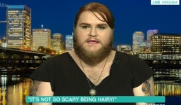 Hành trình 15 năm nuôi râu của cô gái nam tính nhất nước Mỹ