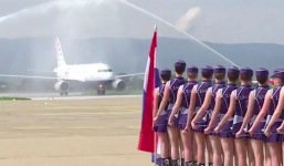 Những người hùng Croatia được chào đón long trọng bằng nghi thức Water salute