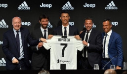 Ronaldo gửi thông điệp đặc biệt tới Messi trong ngày cập bến Juventus