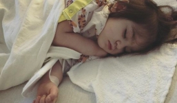 Mẹ phát hiện con mắc bệnh Kawasaki nguy hiểm dù bác sĩ kết luận chỉ là sốt vi rút nhờ dựa vào điều này