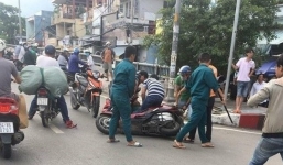 Clip: Trinh sát nổ súng khống chế 3 tên cướp cầm mã tấu chống trả ở Sài Gòn