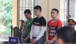 Bị ngăn can vào khu nội trú 'tán gái', 3 thanh niên đâm chết bảo vệ trường, lĩnh án 52 năm tù