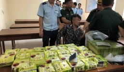 Chặn đứng 52 bánh heroin, 25 kg ma túy đá đang từ Lào vào Việt Nam