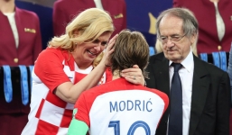 Nữ Tổng thống Croatia gây bất ngờ khi đạt con số vượt xa tiền vệ Modric