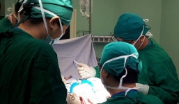 Bé trai bị táo bón suốt 5 năm, 3kg phân đóng trong ruột khiến bụng phình to như quả bóng