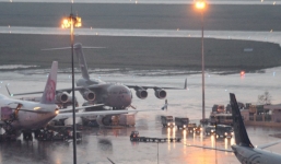 Hàng loạt chuyến bay đến Thanh Hóa và Vinh bị hủy do ảnh hưởng của bão Sơn Tinh