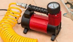 Nhật Bản: Nam công nhân dí vòi máy nén khí vào mông đồng nghiệp để đùa, ai ngờ khiến bạn thiệt mạng tại chỗ